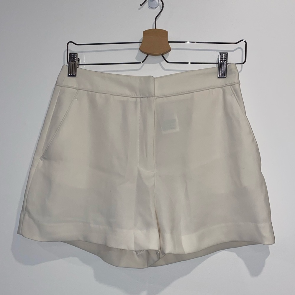 H&M cream color shorts size 6